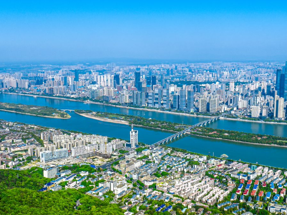 何朝晖主持召开湖南湘江新区（长沙高新区）管委会主任会议（区政府常务会议）
