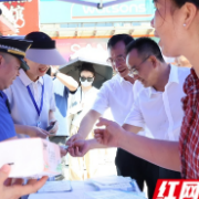 全时管理“不打烊” 五一商圈“靓”起来