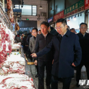 陈博彰检查督导节假日重点景区运行安全、市场保供、公交保畅工作