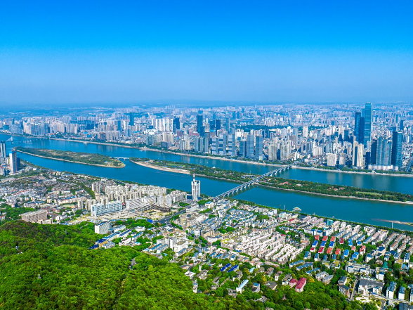 邹特调研企业扩能升级和企业服务工作