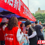 视频丨考场外的公交休息车 藏着最温柔的守护