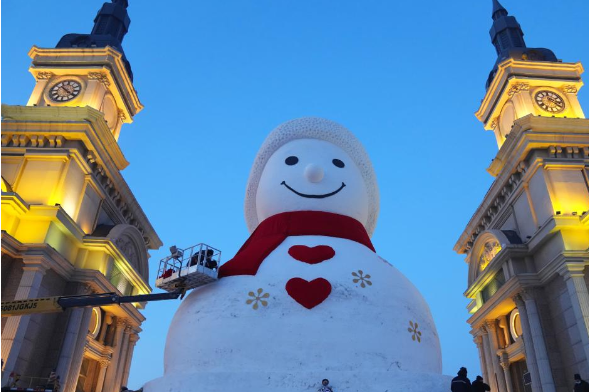 Giant snowman becomes landmark of NE China