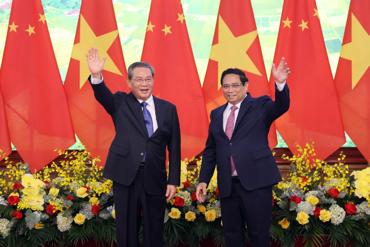 China, Vietnam vow solidarity