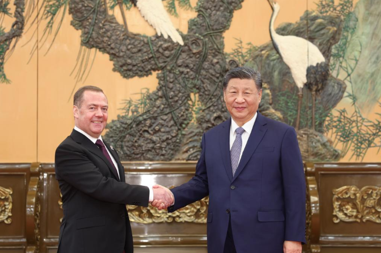 Xi meets United Russia party chairman Medvedev