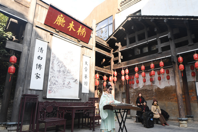 Drama Performances Staged on Chaozong Street