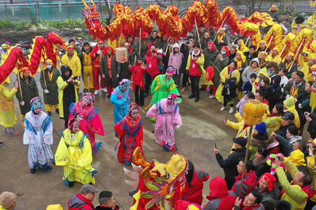 Lantern Festival Celebrations Held Around Hunan
