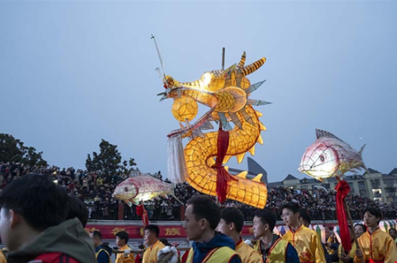 Banban Dragon Lantern Art Festival Opens in Cili County