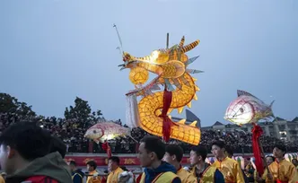 Banban Dragon Lantern Art Festival Opens in Cili County