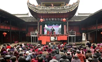 Qiyang Opera Staged in Countryside