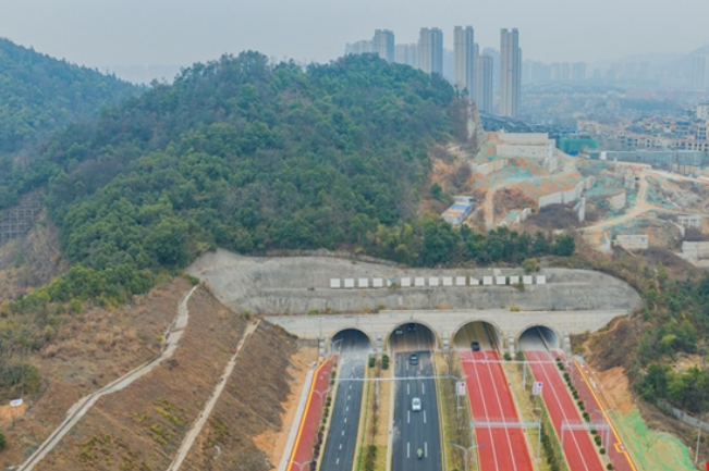 Four-Arch Tunnel Opens to Traffic in Changsha