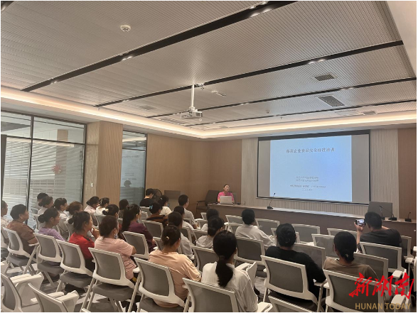 湘西州市场监督管理局科技特派员到企业开展食品安全标准培训