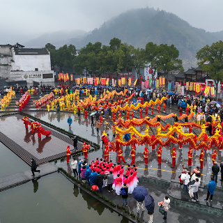 龙腾古城年味浓 湖南省第二届潇湘舞龙大会在洪江古商城举行