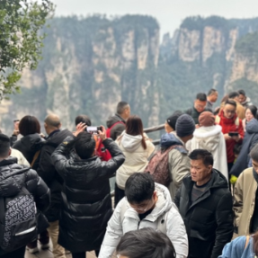 张家界国家森林公园：春节假期服务 “不打烊”，情暖山水间