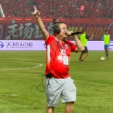 特写|当篮球MC遇上湘超 郑齐:“每一声呐喊都是对家乡的热爱”