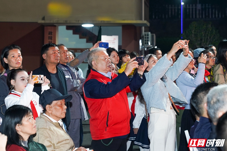 近年来,长沙市通过“文化+节日”创新模式,把端午、七夕、重阳等传统节日融入群众生活。_副本.jpg 近年来,长沙市通过“文化+节日”创新模式,把端午、七夕、重阳等传统节日融入群众生活。_副本.jpg