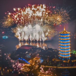 湘见“五一”丨铜官窑国风乐园‌第六届国风焰火节启幕‌