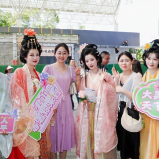 五一“岳”精彩②丨“十二花神”迎客，君山岛尽显楚风雅意