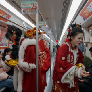 春节趣湖南丨“财神爷”派福邀客！天心阁地铁快闪春节邀客