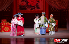 雅韵三湘丨《拜月记》贵阳演出：湖南人的“霸蛮”与“柔情”，全在戏里