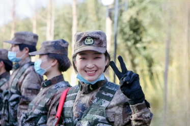 这样的青春太酷！南开女生携笔从戎之后“开了挂”