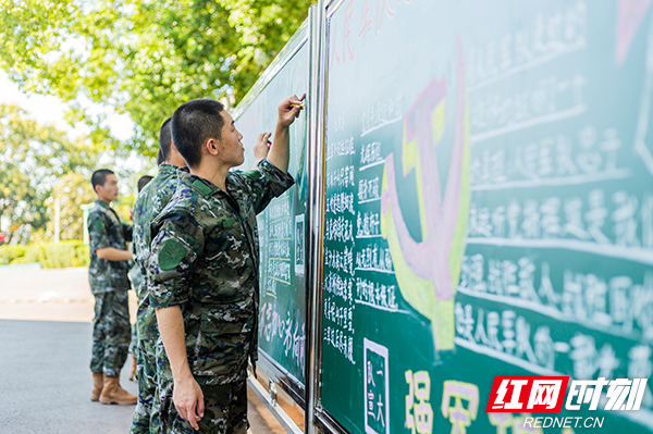 营造假期喜庆氛围 武警湖南总队新兵团开展系列群众性文体活动