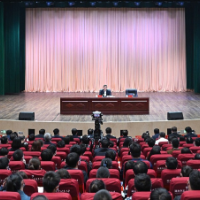 学习贯彻党的二十大精神中央宣讲团高校宣讲报告会在湖南师大举行 张庆伟作宣讲