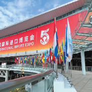 “路就在脚下，光明就在前方”，进博会向世界展示“中国机遇”