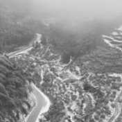 湖南蓝山：冬雪红枫美