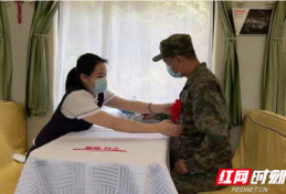 长沙：一次列车上的母子偶遇 别样的“送儿千里去当兵”