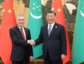 习近平会见土库曼斯坦民族领袖、人民委员会主席别尔德穆哈梅多夫