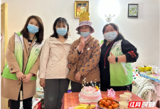 心手相牵：望月湖街道社工站牵头为特困供养老人举办生日会