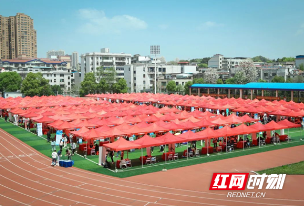 湖南工商大学举办2023届毕业生春季首场大型招聘会