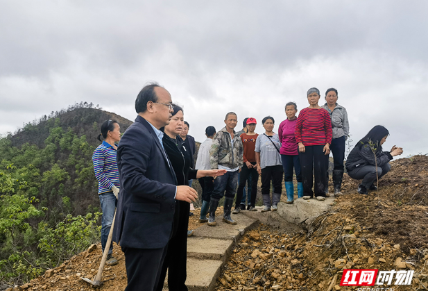 翻土看树上课，湖南和贵州在怀化新晃联合培训科技特派员