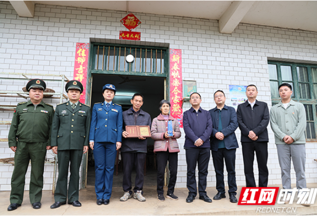 从西岳到南岳 空军军医大学学员的喜报跨越一千公里送到家