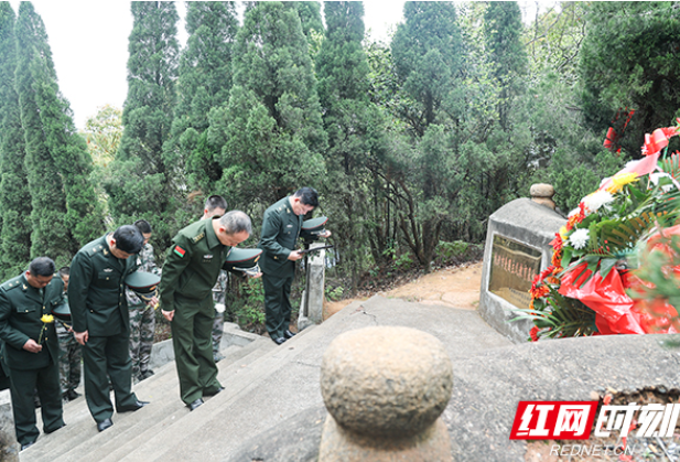 致敬英烈不负传承 株洲市天元区人武部开展清明祭扫活动