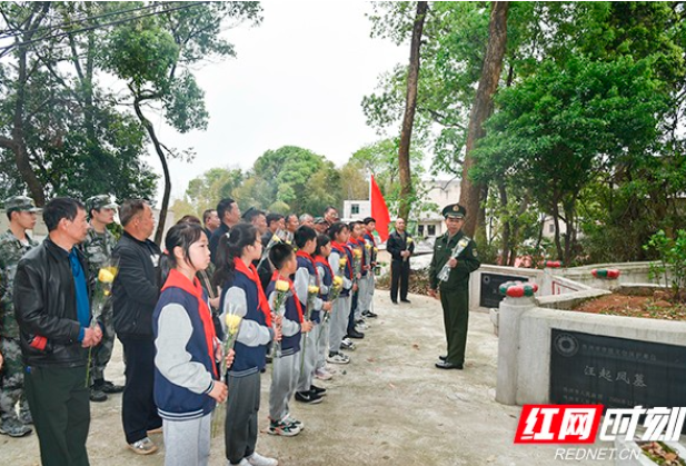 鲜花祭忠魂 株洲市芦淞区人武部组织祭扫革命先烈