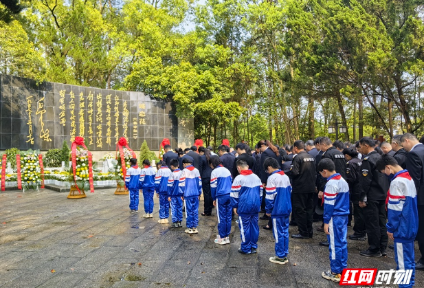 清明时节忆英烈 文明祭扫树新风