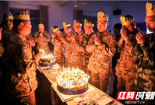 小仪式大惊喜 武警湖南总队新兵在军营第一次过生日