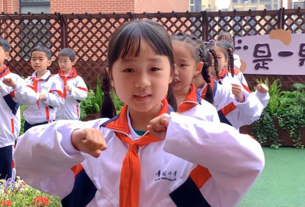 长沙市青园友谊小学：“童心农场”开园仪式与“小作家”新书发布会浪漫邂逅