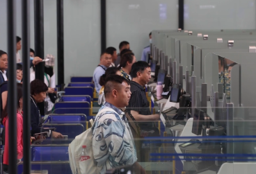全球连线｜中老铁路国际客运开通首月 中老边境磨憨口岸客流量持续回升