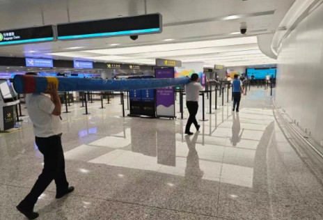 近5米长的撑杆从多哈转运到杭州，它和皮划艇、体操垫等如何快速出关