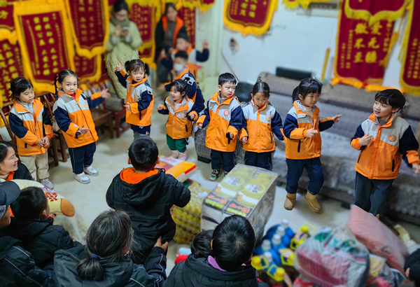 童心向善，与爱同行——雨花区教育局幼儿园明昇第二幼儿园举行爱心义卖捐赠活动