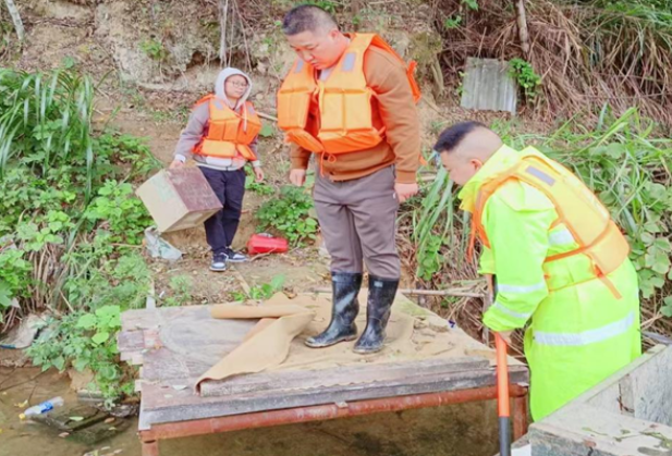 守护好一江碧水丨拆除河岸钓鱼平台，保护秀美浏阳河