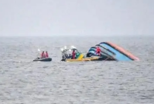 一艘载有45人的游船在红海海域沉没