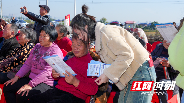 社会共治共享健康， 第37个“世界艾滋病日”宣传活动在望城区金树村举行