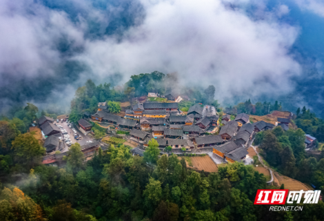 十八洞村：在绿水青山间实现乡村蝶变