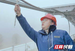 迎峰度冬丨电力人踏上输电线路冰情监测“第一哨” 