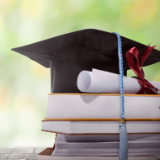 多所高校呼吁合理利用奖助学金：有的将外出旅游列为不必要开支