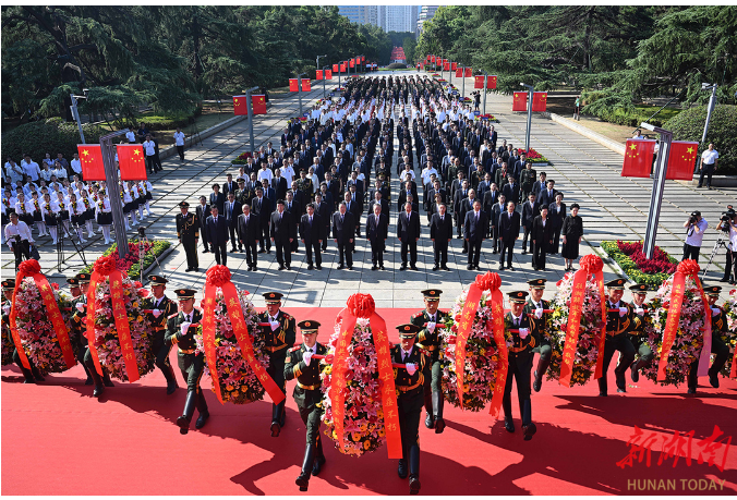 湖南省暨长沙市烈士纪念日向英雄烈士敬献花篮仪式举行