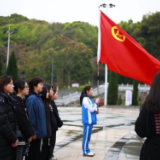 益阳十万余名团员青年少先队员开展清明祭扫缅怀革命先烈活动